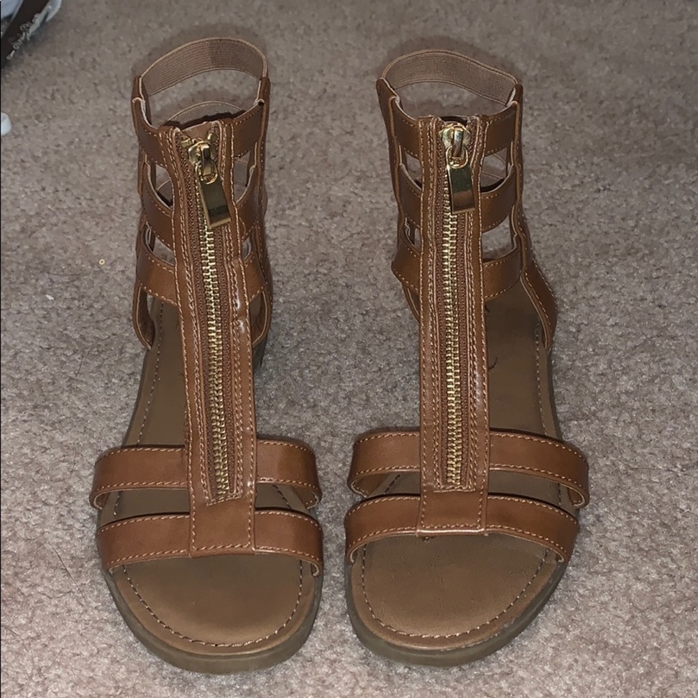 CUTE BROWN SANDALS